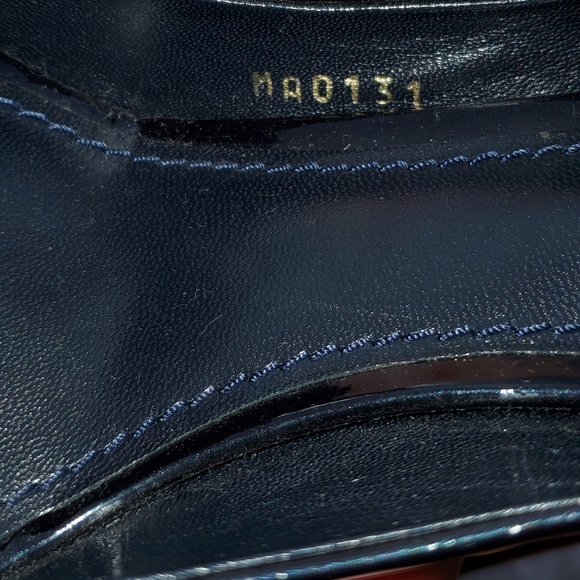 Louis Vuitton True Vernis Monogram Pumps - Picture 5 of 6